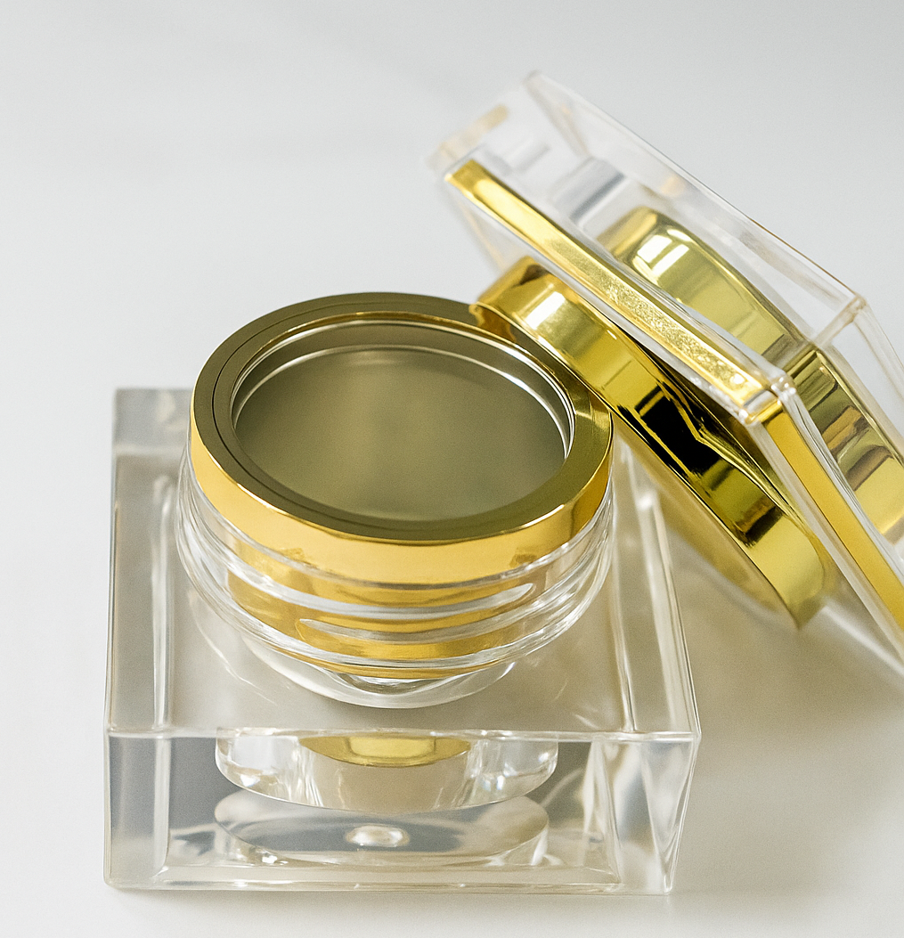 Oud Al Layl A unique fragrance for unisex multi faceted harmonious with a whiff of attractive fragrance and an enchanting sensation, Saffron cinnamon incense nutmeg white peach green apple Nepalese oud patchouli leaves jasmine amber woody notes vetiver vanilla white musk.